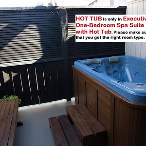 Executive One-Bedroom Suite Hot Tub